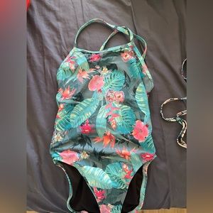 Jolyn, fixed back, one piece